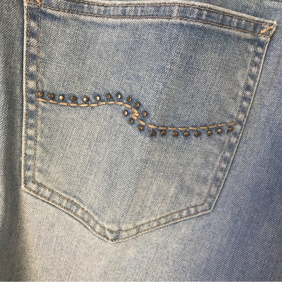 Talbots size 6 petite jeans light wash 5 pocket embellishments on back p… - Picture 9 of 10